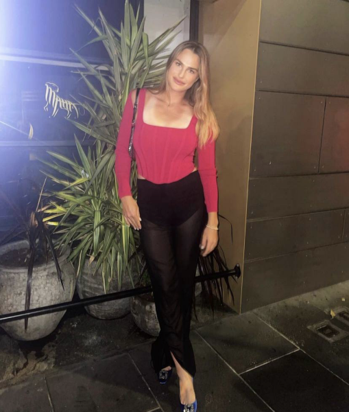 Соболенко после победы над Рыбакиной показала фото в соблазнительных нарядах