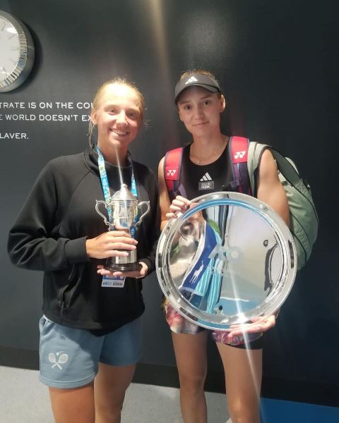 Чемпионка Australian Open-2023 сделала фото с Еленой Рыбакиной