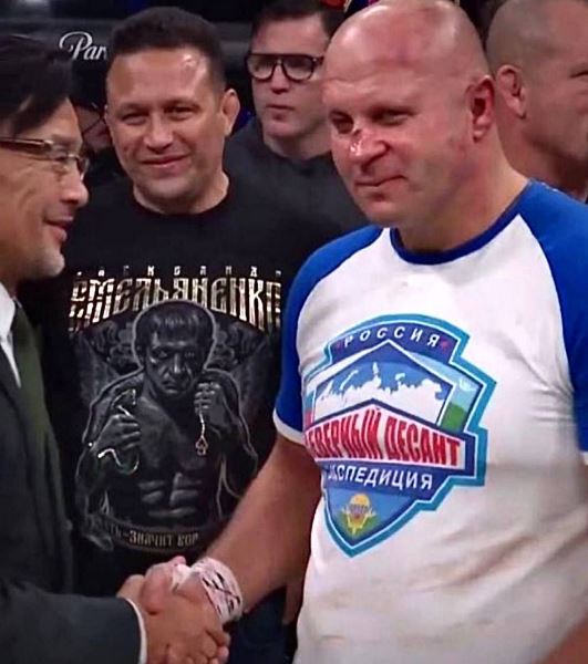 Александр Емельяненко оценил свое неожиданное «появление» рядом с братом Федором. Фото