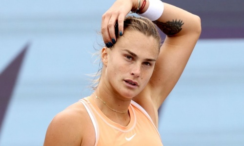 Обидчица Елены Рыбакиной на Australian Open-2023 выложила милые фото с бойфрендом и букетом