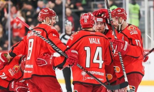 Результативная игра форварда сборной Казахстана помогла его клубу победить а плей-офф КХЛ