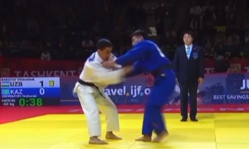 Казахстанский дзюдоист красиво швырнул узбекистанца на глазах его родных зрителей в Ташкенте. Видео