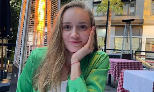 Елена Рыбакина встретилась с сестрой перед турниром в США. Появилось фото красавиц