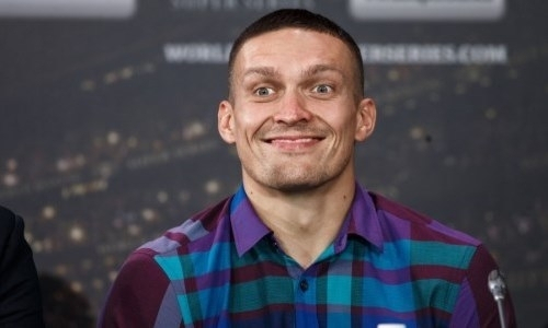 Усик удивил легенду «Манчестер Юнайтед» своим коронным трюком. Видео