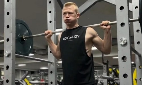 Непобежденный боксер из Казахстана показал свою подготовку к следующему бою