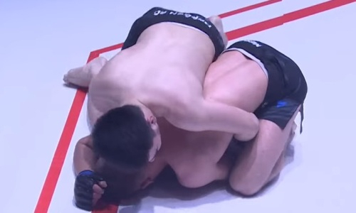 18-летний казахстанский боец дебютировал с победы над узбекистанцем