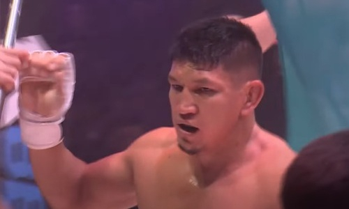 Куат Хамитов после мощного возвращения бросил вызов известному бойцу