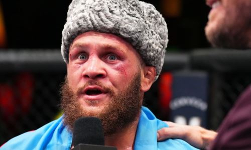 Бывший чемпион UFC обратился к уроженцу Казахстана перед топовым боем