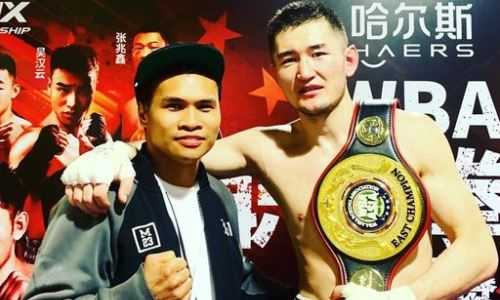 Непобежденный казахский боксер нокаутом выиграл бой за титул WBA