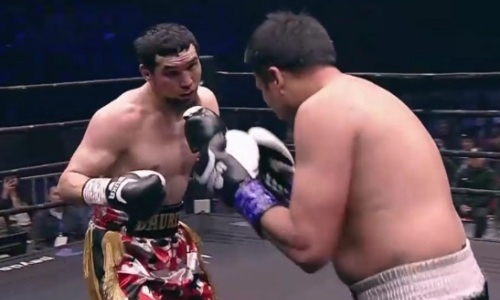 Елеусинов нокаутировал узбекистанского боксера с 22 победами