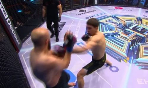 Казахстанский боец брутально нокаутировал соперника в первом раунде. Видео