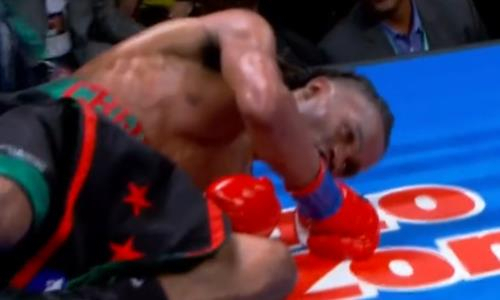 Мексиканский боксер нокаутировал американца в красивой драке. Видео