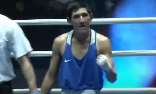Видео полного боя боксеров из Казахстана и Узбекистана с деклассом за «золото» престижного турнира