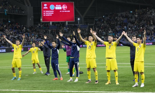 Футболисты сборной Казахстана затроллили Куата Хамитова и получили благословение от Шавката Рахмонова