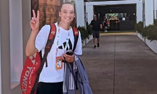 Елена Рыбакина показала свой номер на турнире в Майами. Видео