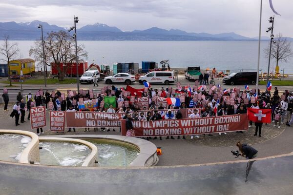 Боксеры устроили протест перед штаб-квартирой МОК. Фото