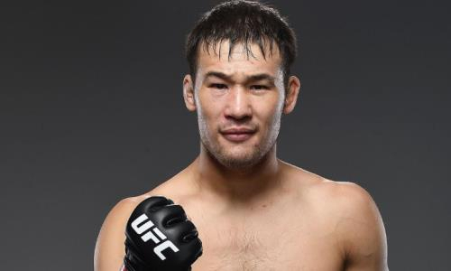 Появилось видео вручения Шавкату Рахмонову «пугающего» Хамзата Чимаева подарка