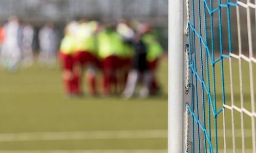 Футбольные ворота упали на семилетнего ребенка в Казахстане
