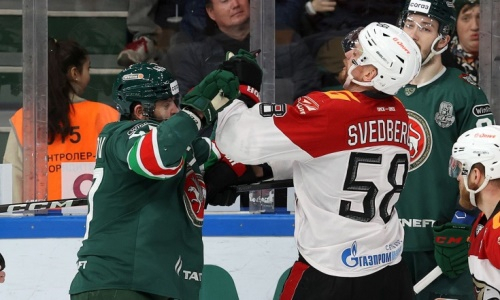 «Сплелись как две змеи». Хоккеист сборной Казахстана подрался с главной звездой КХЛ. Видео