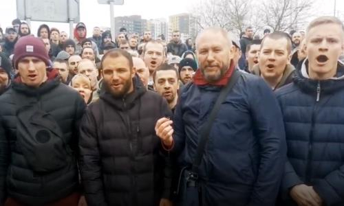 «Оскорбляют: „Ты нацист!“» Русские бойцы вышли на митинг из-за стройки мечети и получили ответ звезд ММА с Кавказа. Видео