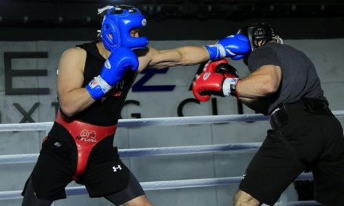 Казахстанский чемпион нашел известного спарринг-партнера перед боем в Турции