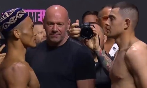 Казахский боец провел дуэль взглядов перед пятым боем в UFC. Видео