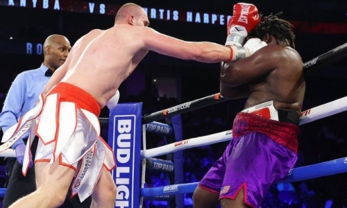 Уникальный спарринг-партнер Александра Усика с трудом нокаутировал ноунейма. Видео