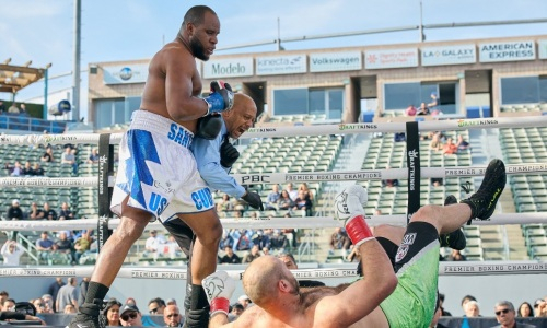 Непобежденный чемпион из веса Кособуцкого и Дычко ушатал «Гору» в первом раунде. Видео нокаута
