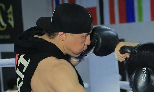 Казахстанский боксер показал рабочие моменты перед боем за титул WBC в Турции