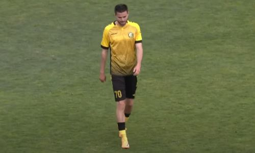 Известного казахстанского футболиста наказали за «волейбол» в европейском чемпионате. Видео