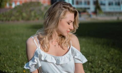 Капитан сборной Казахстана очаровала фотографиями в вечернем платье