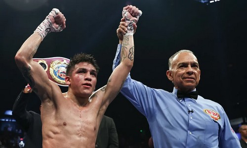 Чемпион мира выбыл на длительный срок после перелома челюсти