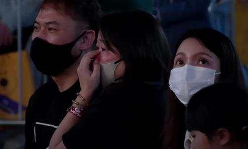 Непобежденный казахстанский чемпион WBO жестоким нокаутом заставил рыдать публику. Видео