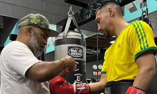 Непобежденный казахстанский боксер прибыл в лагерь Жанибека Алимханулы в США