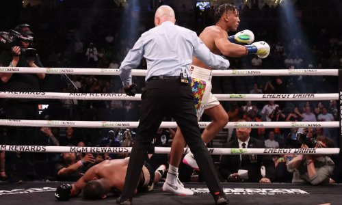 Видео полного боя обидчика Ербосынулы за титул WBA со зверским нокаутом в первом раунде