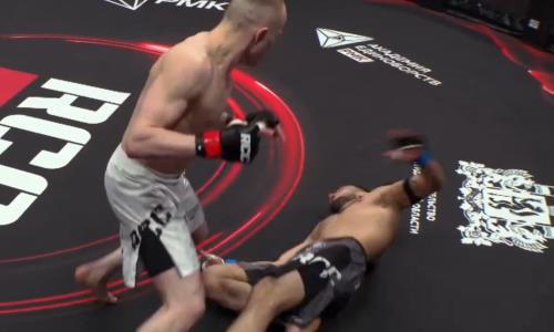 Глухим нокаутом в первом раунде закончился бой файтера из Узбекистана в России. Видео