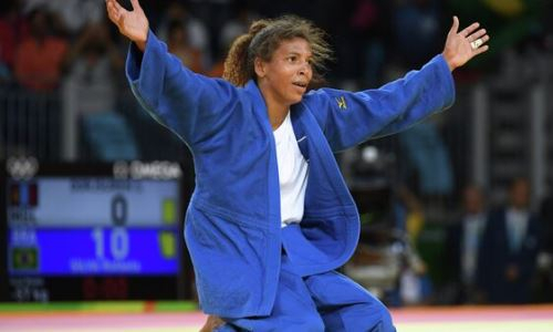 «Меня били по лицу и по ногам». Олимпийская чемпионка отказалась от ММА