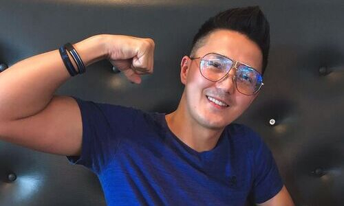 Казахский боксер-полицейский из США показал трогательное видео с сыном