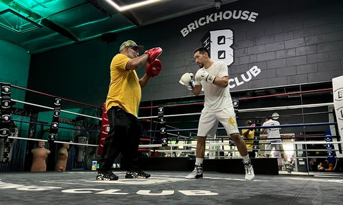 Жанибек Алимханулы показал навыки работы в ринге перед защитой титула. Видео