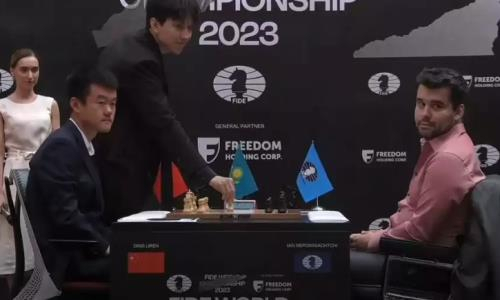 Димаш Кудайберген сделал первый ход в партии матча за мировую шахматную корону