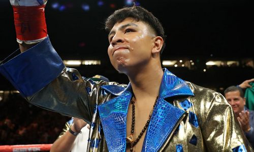 Сбежавший от Алимханулы боксер сразится с экс-соперником Головкина