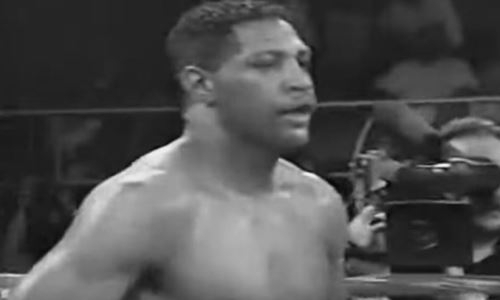 Умер нокаутированный казахстанцем бывший чемпион мира. Подробности