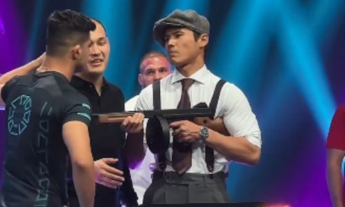 Боец из Казахстана приставил пистолет-пулемет к груди соперника перед поединком. Видео