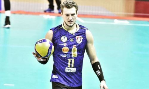 «Мой король». Казахстанский волейболист обручился со звездой зарубежной сборной. Фото