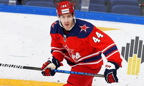 Игрок сборной Казахстана провел шикарный силовой прием в матче плей-офф КХЛ. Видео