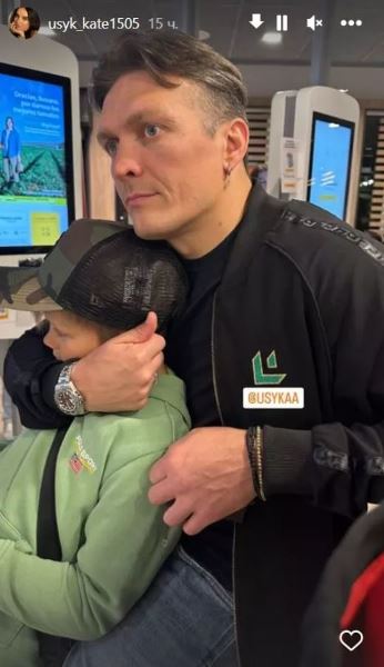 Александр Усик сменил имидж и предстал в новом образе. Фото