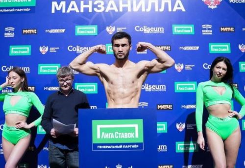 Казахстанский боксер сделал вес перед боем с непобежденным соперником в России. Фото