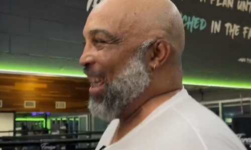 Тренер Алимханулы на казахском языке назвал раунд с нокаутом в следующем бою. Видео