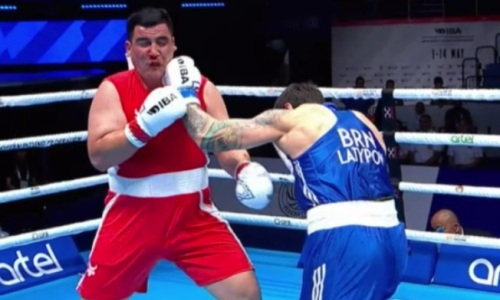 Сменивший российское гражданство супертяж в кровь разбил лицо сопернику. Видео