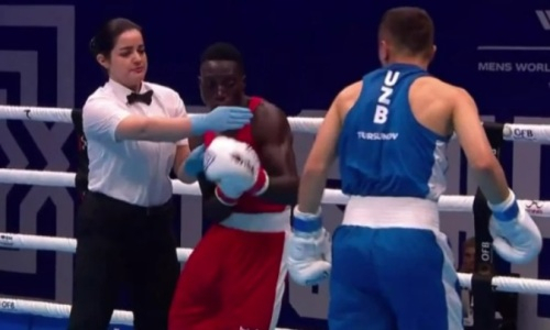 Нокаутом после избиения завершился бой узбекистанского боксера на ЧМ-2023. Видео